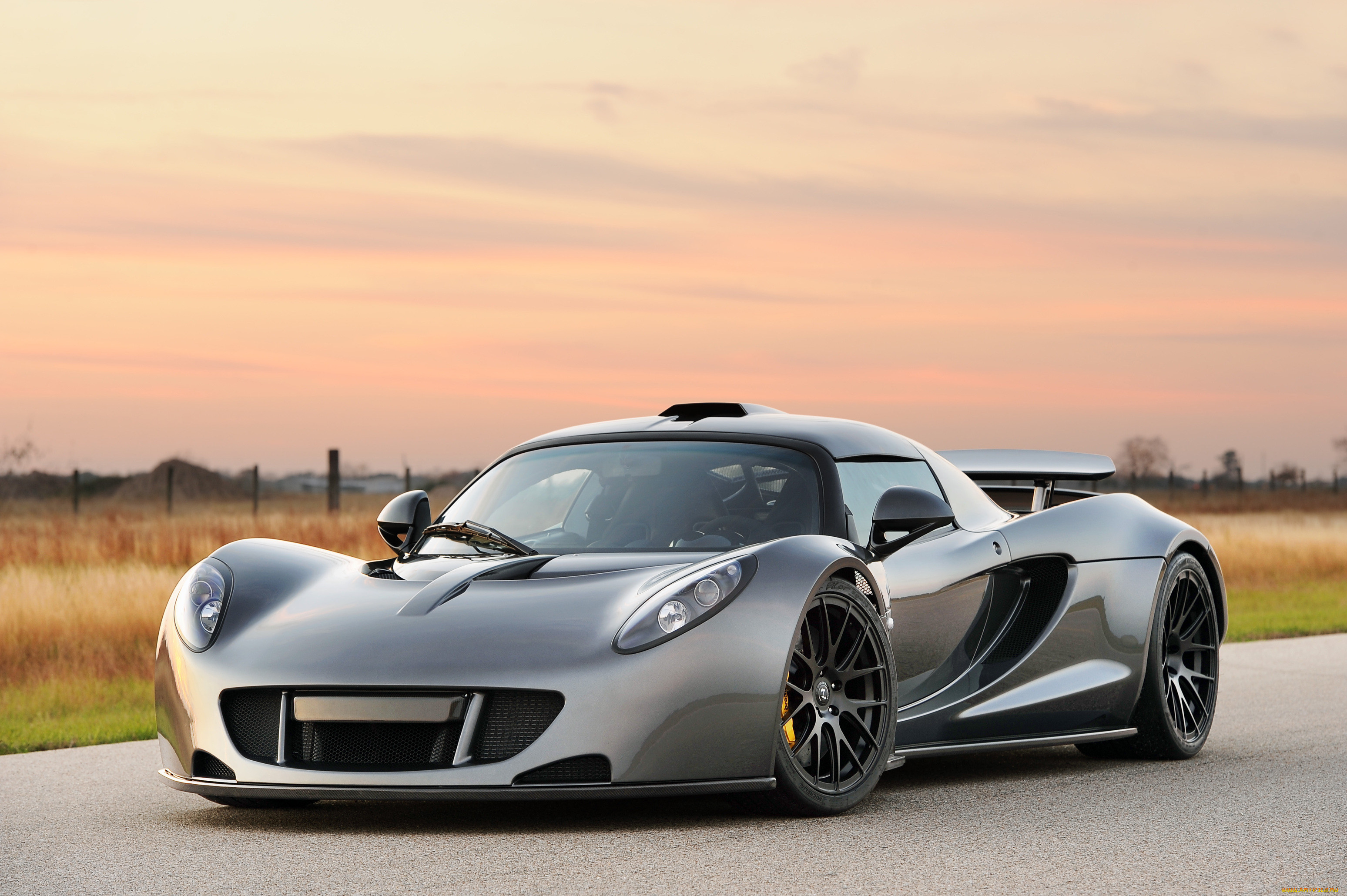 Максимальная машина. Хеннесси Веном gt. Hennessey Venom gt 2010. Хеннесси Веном gt Спайдер. Машина Venom gt.